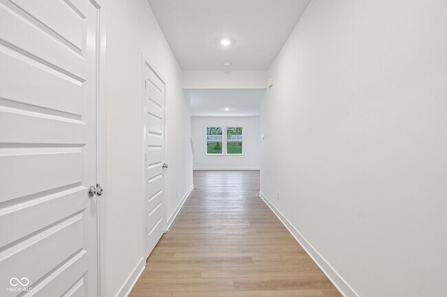 Building Photo - 15274 Farrington Rd
