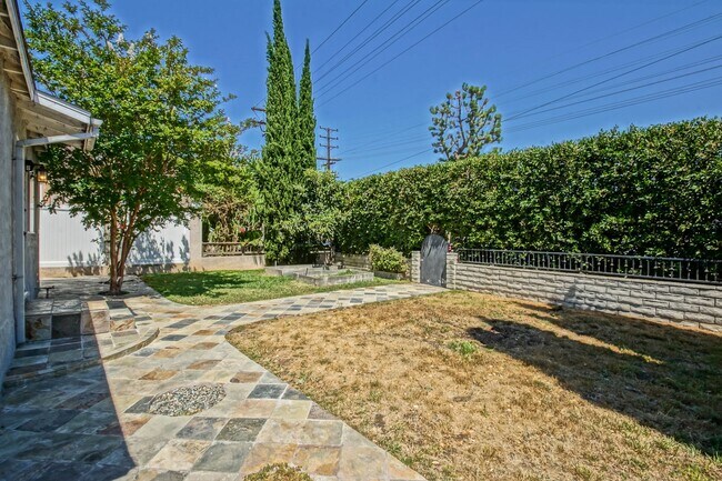 Building Photo - 1x 3906-3908