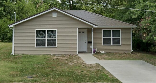 Primary Photo - 909 W Love St