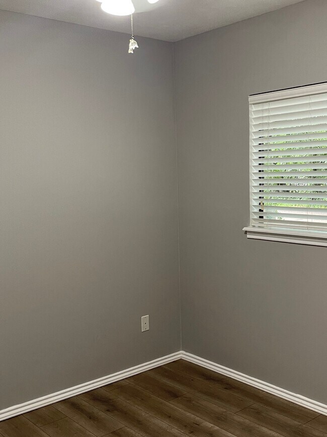 Building Photo - 2614 N Red Cedar Cir