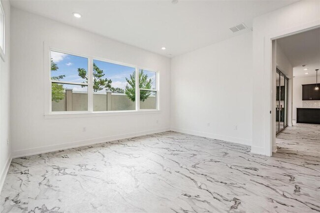 Building Photo - 8373 Ivy Stark Blvd