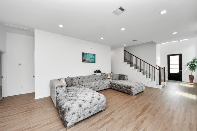 Building Photo - 309 Violet Crown Ln