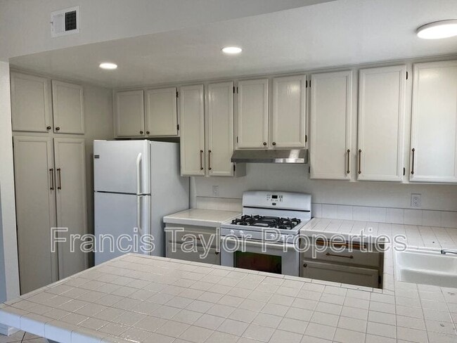 Building Photo - 1937 Maverick Glen