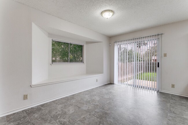 Building Photo - Welcome home to this single-story home in highly desirable Northwest Crossing