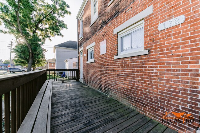 Building Photo - 174 E 11th Ave