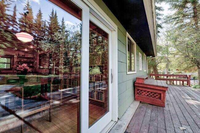 Building Photo - Beautiful Craftsman Bungalow on the edge of the Historic Fort Russell Dristrict