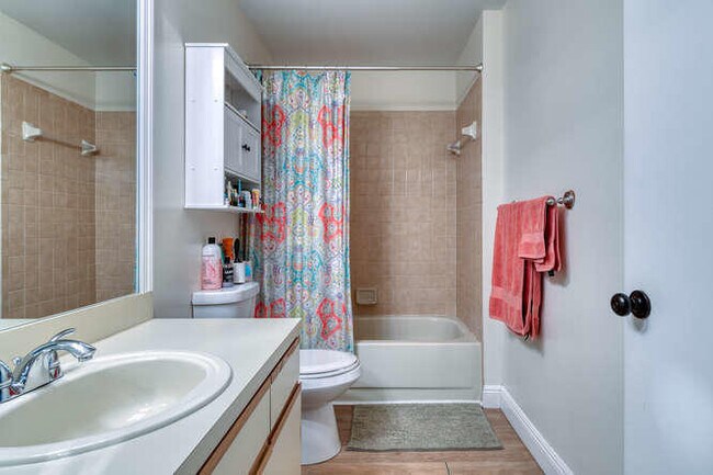 Building Photo - 3895 Island Club Cir W