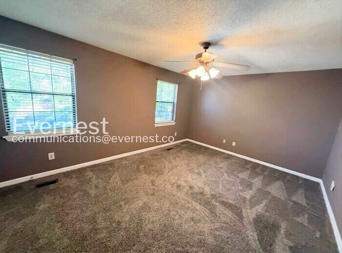 Building Photo - 2543 Hampstead Dr