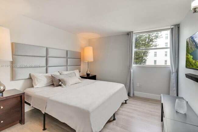 Building Photo - 1250 Alton Rd