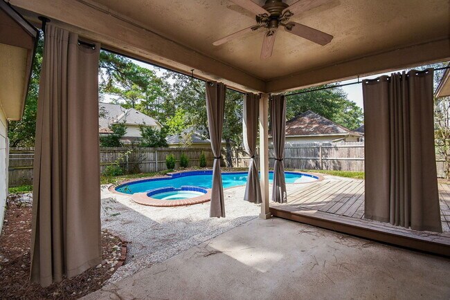 Building Photo - 127 Rush Haven Dr