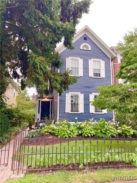 Primary Photo - 262 Summer St