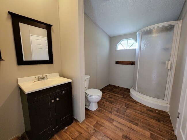 Building Photo - 4 BED 2 BATH,  3 ACRES,  FENCED PADDOCK