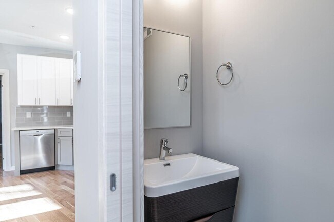 Building Photo - 2045 N College Ave