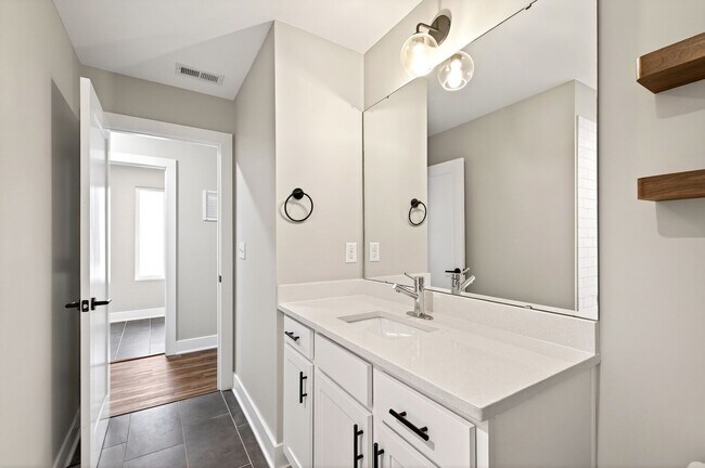 Building Photo - Modern 3BR Townhome in Millbank Village!