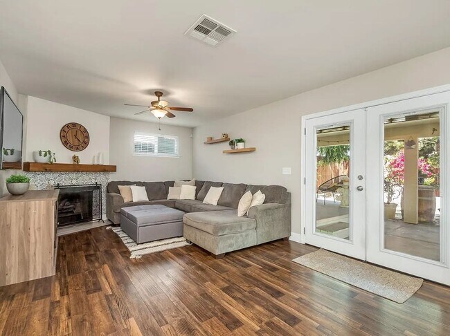 Building Photo - Beautifully Updated North Fresno 3/3