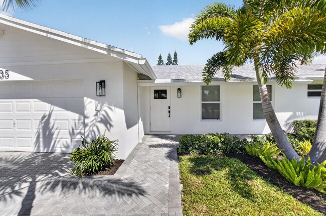 Building Photo - 135 SE 28th Ct