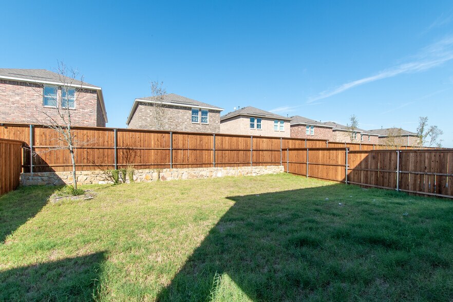 Building Photo - 14141 Emeric St