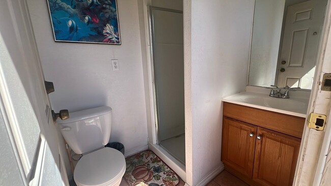 Building Photo - East Palmdale Home