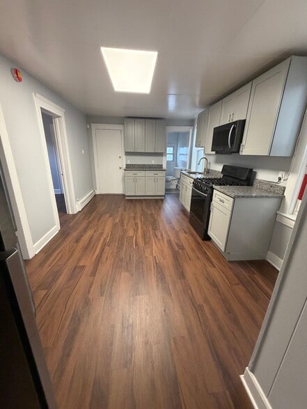 Building Photo - 738 Edgar Rd