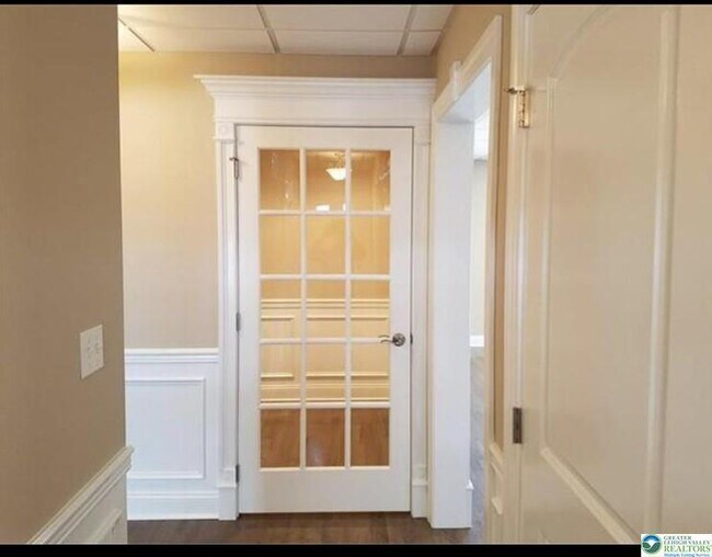Building Photo - 252 N Walnut St