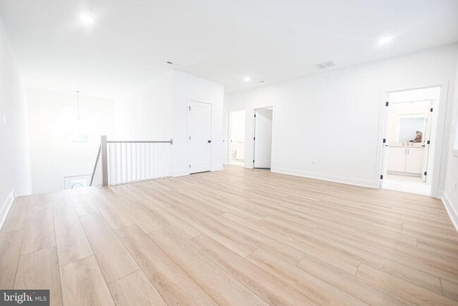 Building Photo - 4 Cherry Ln