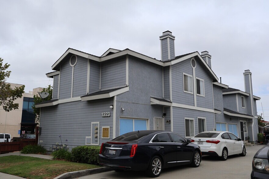 Building Photo - 1323 W Palmyra Ave
