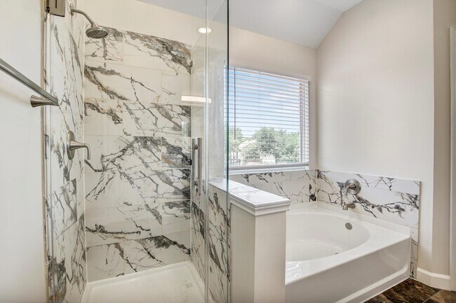 Building Photo - 309 Camperdown Elm Dr