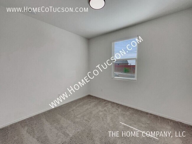 Building Photo - 5618 W Monterey Dr