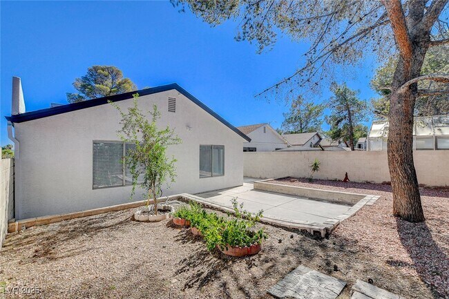 Building Photo - 4683 Calderwood St