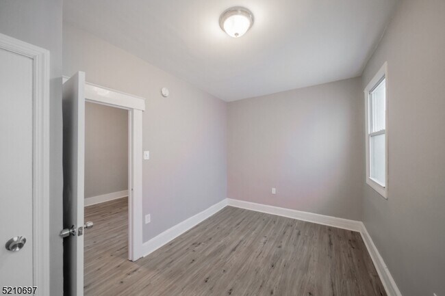 Building Photo - 30 Linden Ave