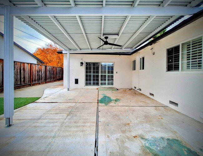 Building Photo - Beatifully Remodeled 3bd Single Story House With Pool!