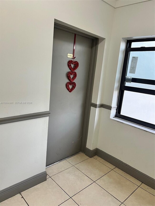 Building Photo - 10431 N Kendall Dr