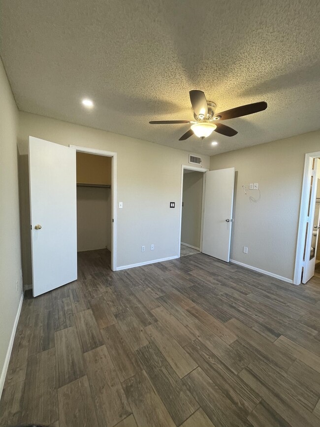 Building Photo - 5432 Thornridge Cir