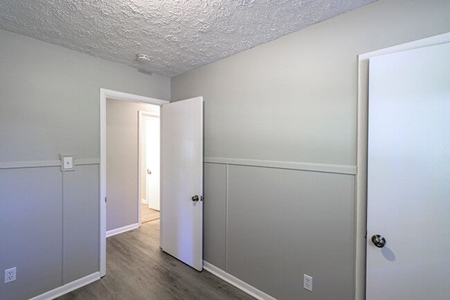 Building Photo - 3 bedroom 1 bath in Valley Station!