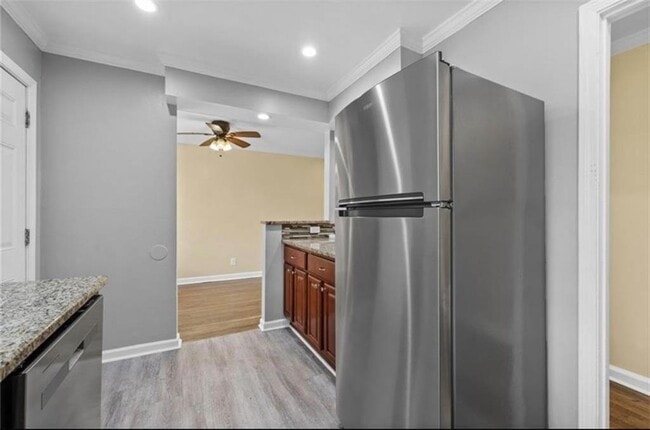 Building Photo - 2911 Gresham Rd S E