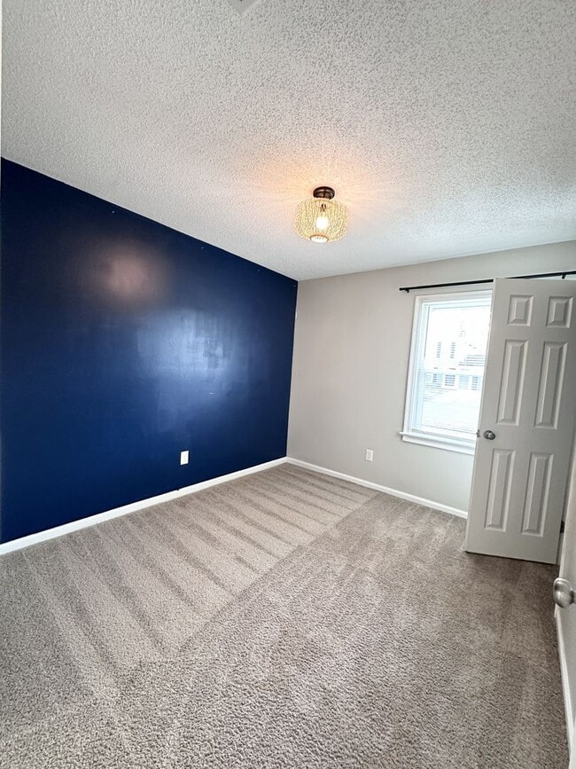 Building Photo - Eclectic & Charming Updated Ranch