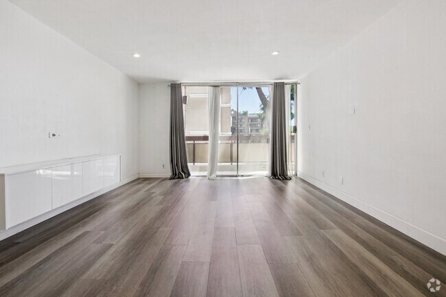 Building Photo - 321 S San Vicente Blvd