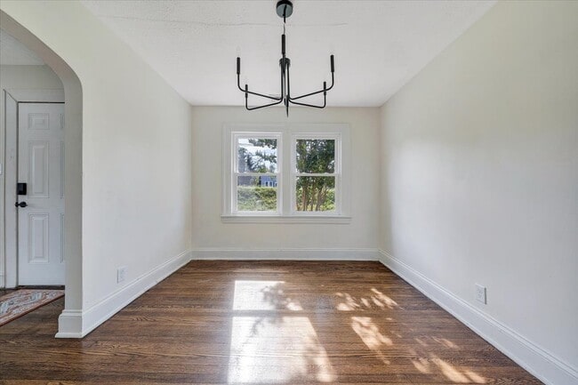 Building Photo - 109 Crestview Dr