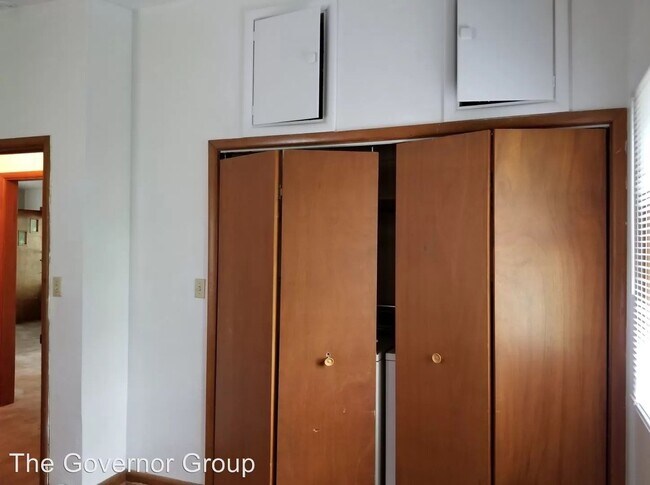 Building Photo - 2 Bedroom/1 Bathroom in Iowa City - East Side