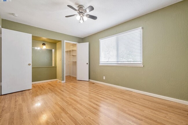 Building Photo - 2141 Swan Ct