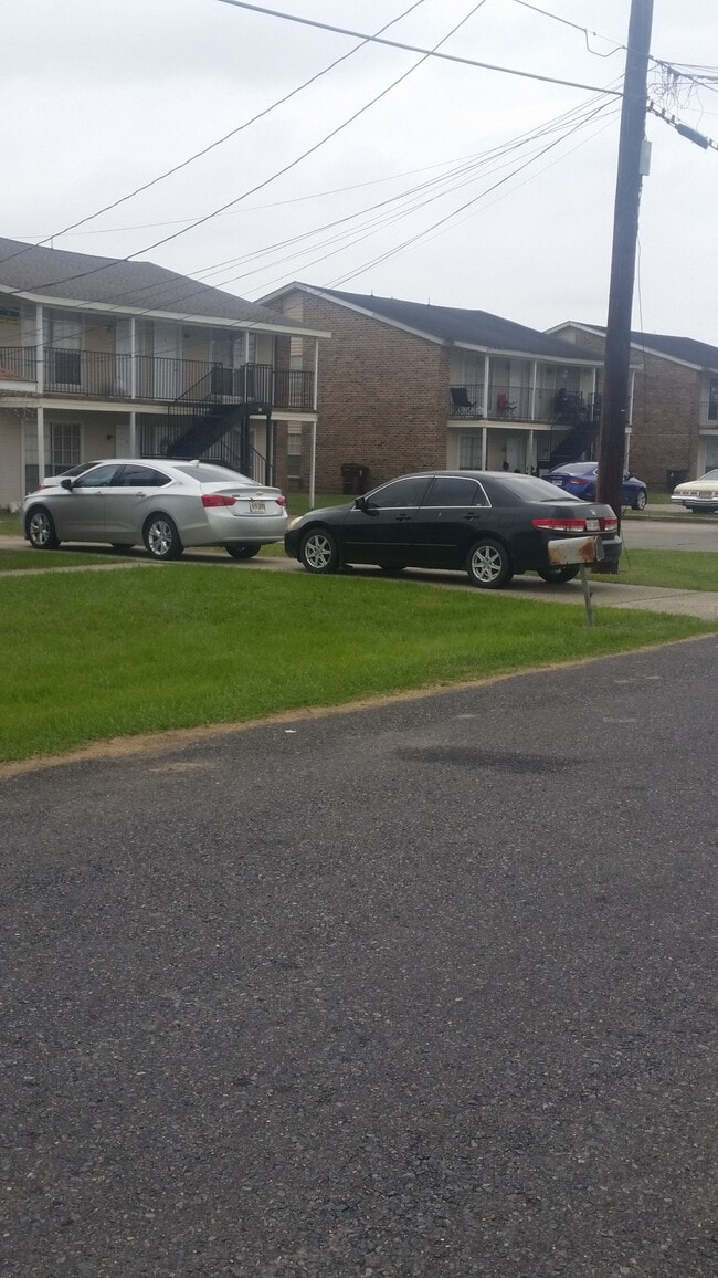 Building Photo - 112 Oak Ridge Ave