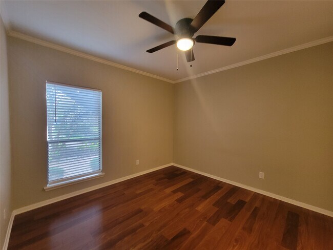 Building Photo - 5711 Sugar Hill Dr