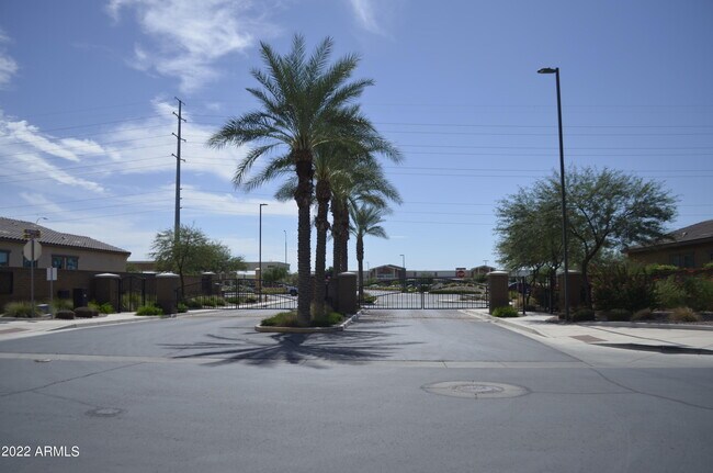 Building Photo - 2834 E Aloe Pl