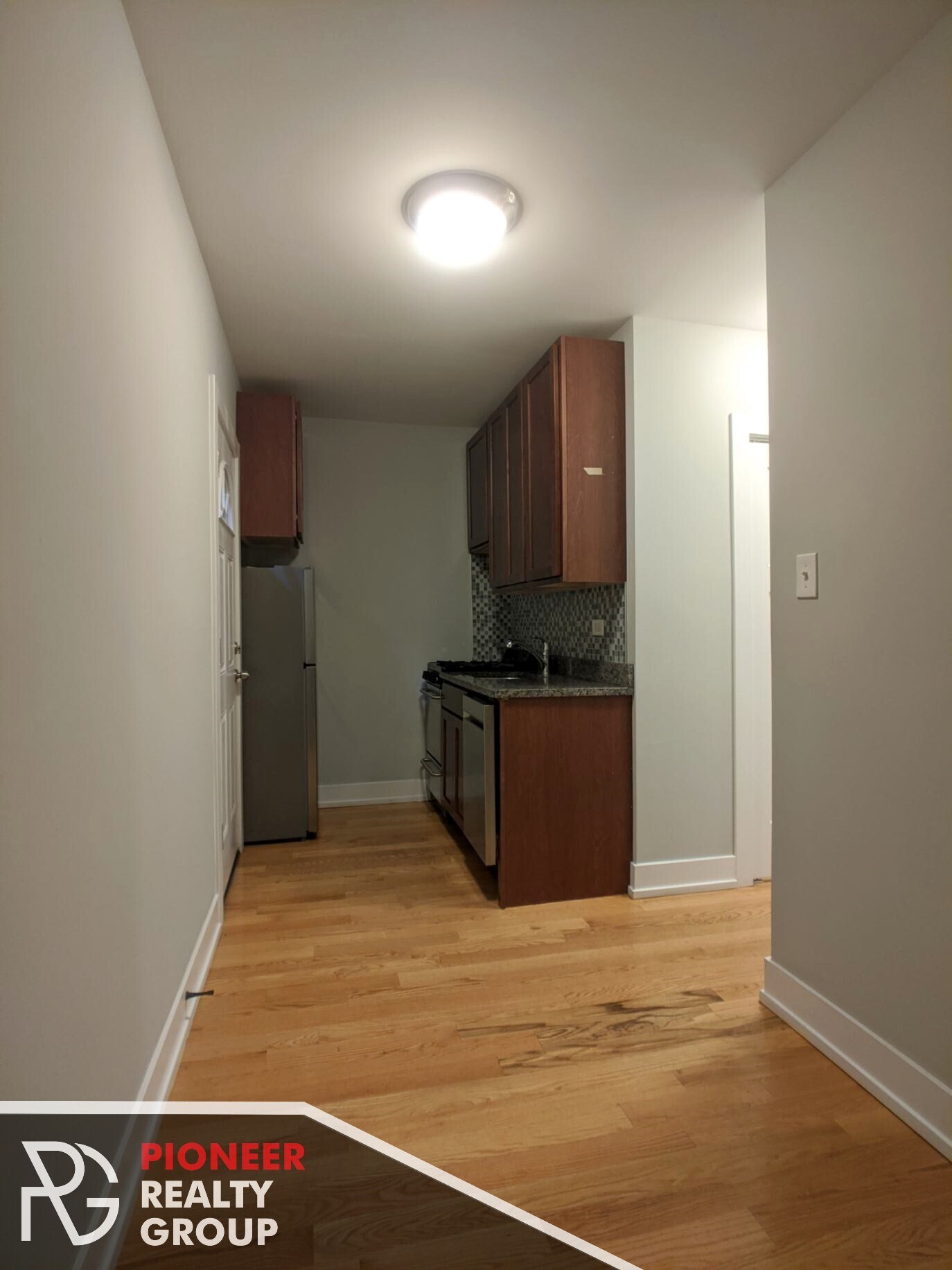 Building Photo - 910 W George St