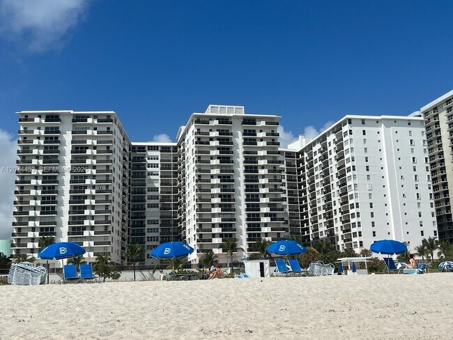 Building Photo - 6039 Collins Ave