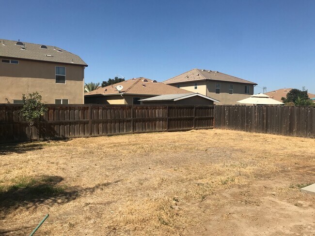 Building Photo - Now Available – 4 Bedroom Home with Loft i...