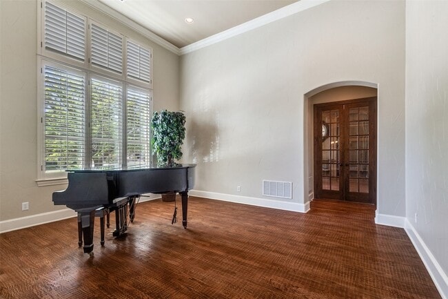 Building Photo - 901 Sandy Trail