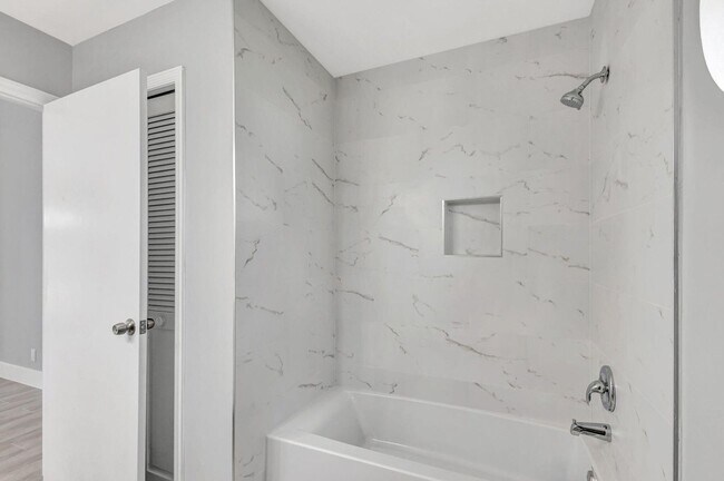 Building Photo - 843 Azalea Dr