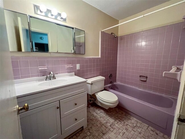 Building Photo - 3524 NW 12th Ave