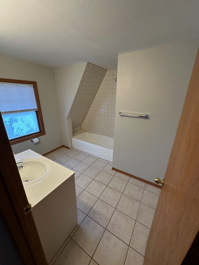 Building Photo - 1914 Auburn St